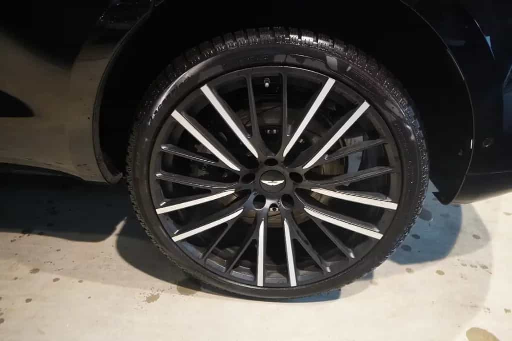 Aston Martin DBX 4.0 V8-BRD-U-frei-Schwarz/Braun-23 Zoll-9TKM 08/2024-photo-24