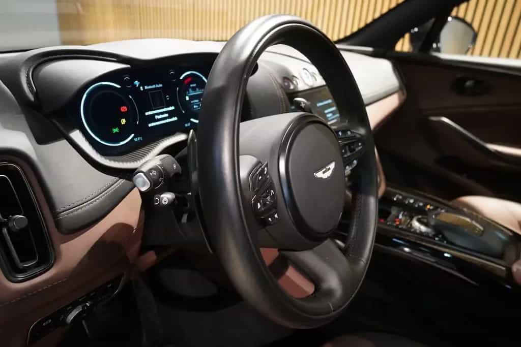 Aston Martin DBX 4.0 V8-BRD-U-frei-Schwarz/Braun-23 Zoll-9TKM 08/2024-photo-6