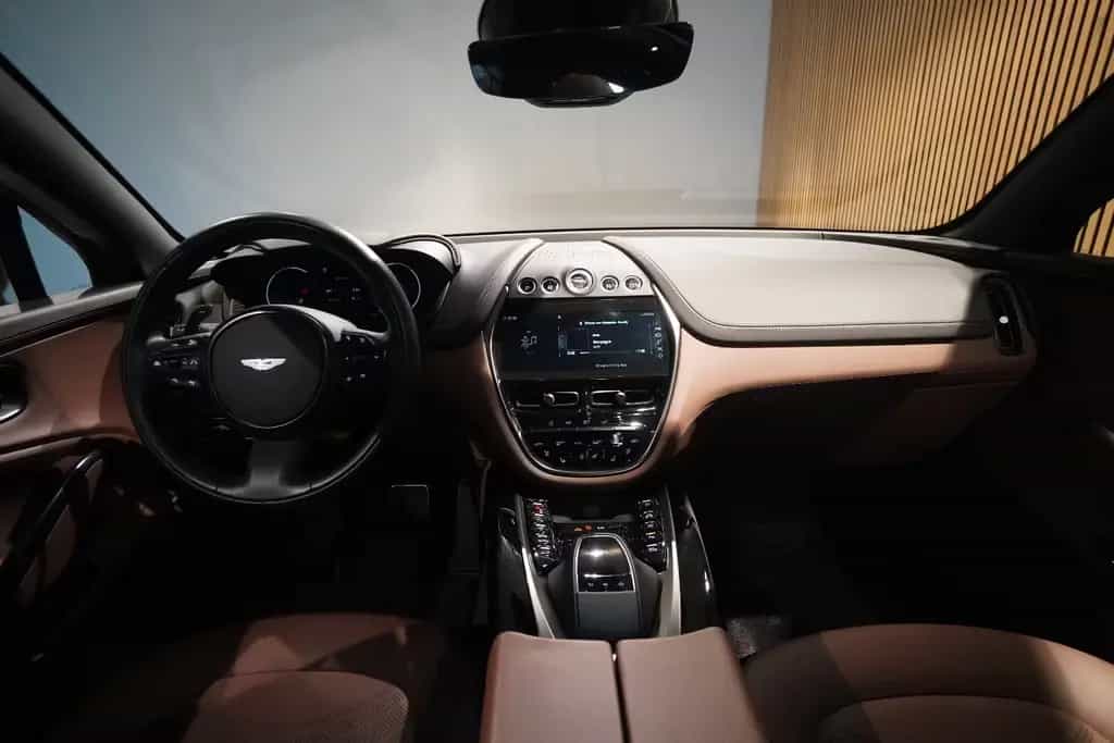 Aston Martin DBX 4.0 V8-BRD-U-frei-Schwarz/Braun-23 Zoll-9TKM 08/2024-photo-8