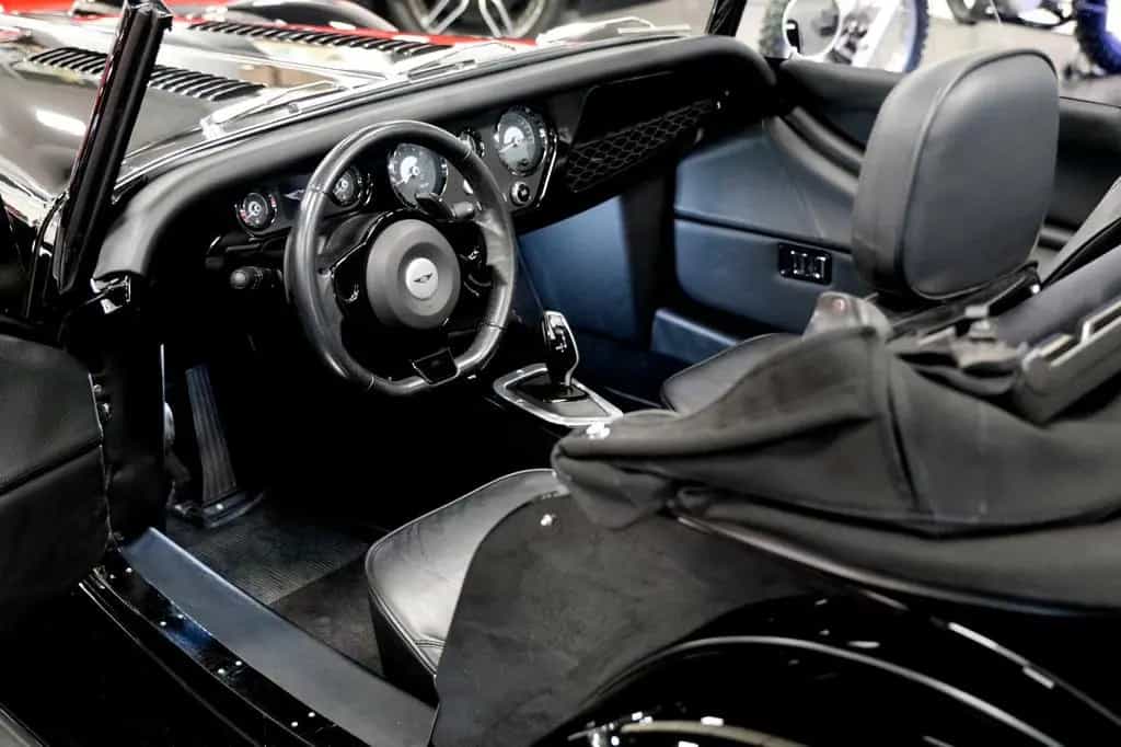 Morgan Plus 6 Black over Black / Klima / NeuWertig 01/2021-photo-13
