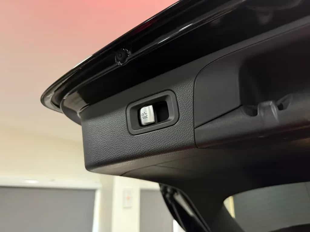 Mercedes-Benz GLC-Class 220 d 4M AMG-Line *PANO*LED*AHK*AMBIENTE*DAB 03/2019-photo-23
