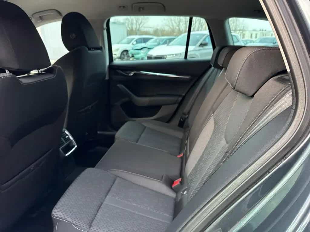 Skoda Octavia Combi First Edition HUD StandHZG Navi Di 11/2020-photo-10