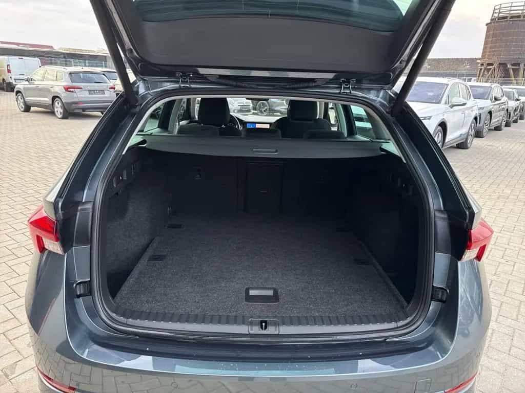 Skoda Octavia Combi First Edition HUD StandHZG Navi Di 11/2020-photo-11