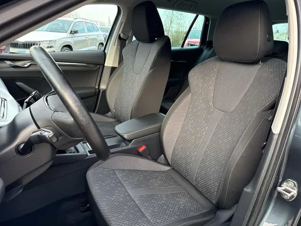 Skoda Octavia Combi First Edition HUD StandHZG Navi Di 11/2020-photo-9