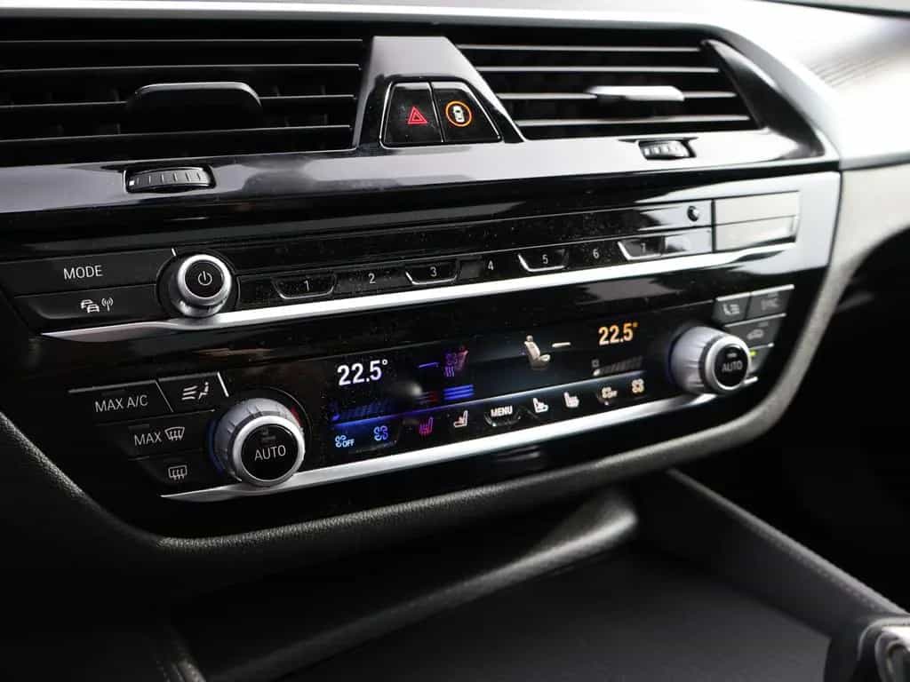 BMW 5 Series 520 d xDrive M Sport-Pano-HeadUp-AHK-Kamera 06/2021-photo-17