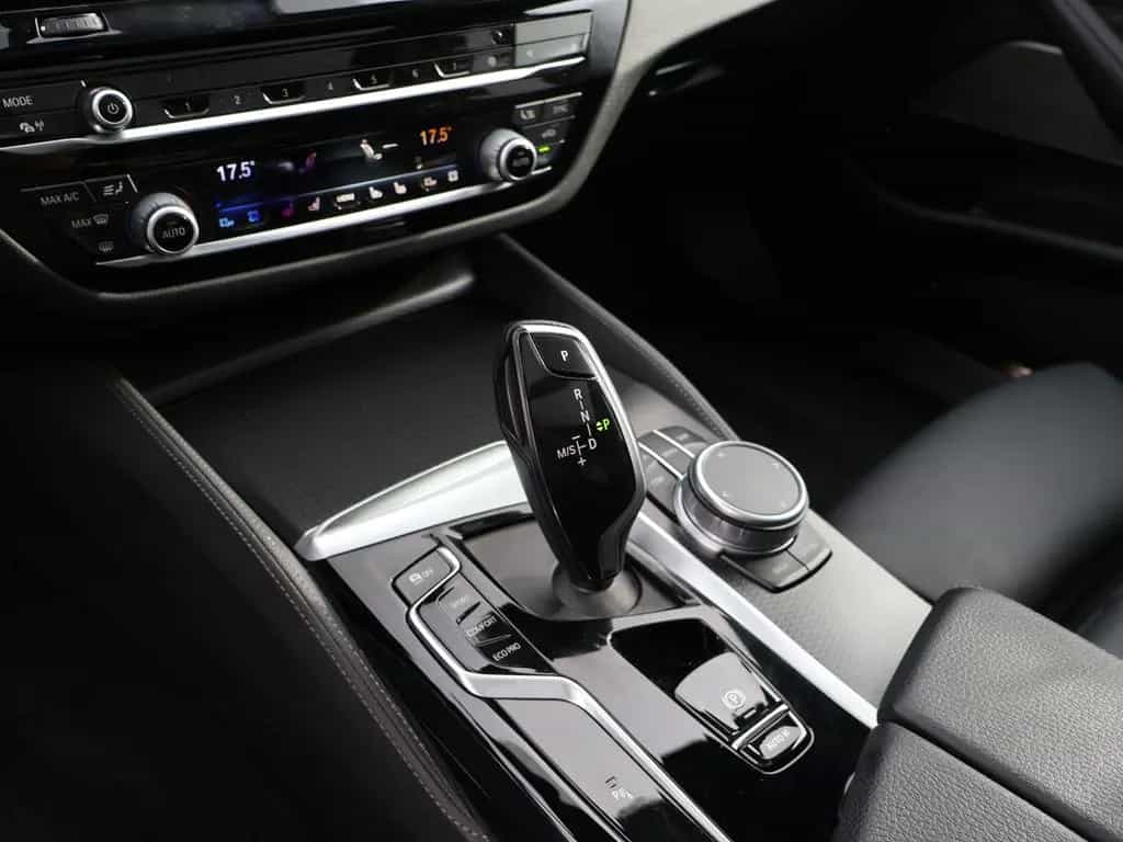 BMW 5 Series 520 d xDrive M Sport-Pano-HeadUp-AHK-Kamera 06/2021-photo-18