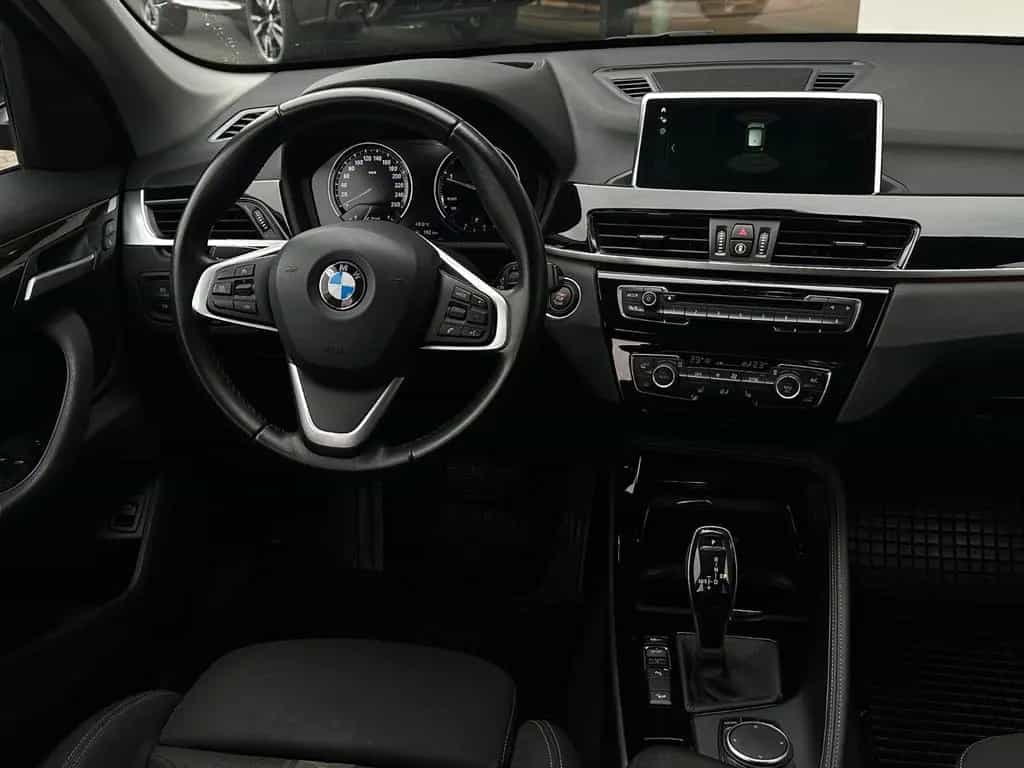 BMW X1 xDrive20d Sport Line HUD LED AHK Automatik 05/2018-photo-3