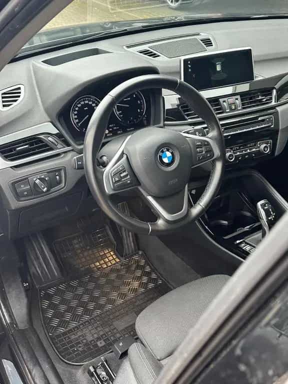 BMW X1 xDrive20d Sport Line HUD LED AHK Automatik 05/2018-photo-4