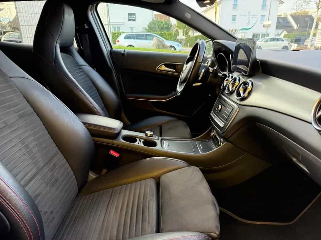 Mercedes-Benz GLA-Class 250 4Matic AMG/PANO 11/2018-photo-11