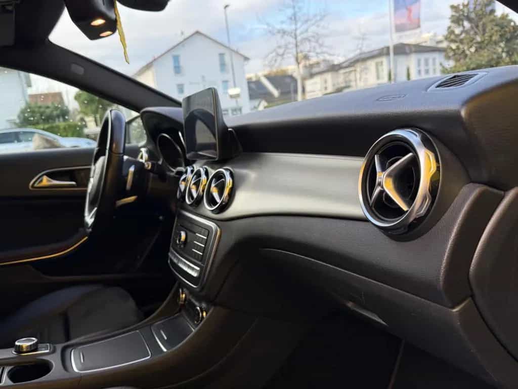 Mercedes-Benz GLA-Class 250 4Matic AMG/PANO 11/2018-photo-12
