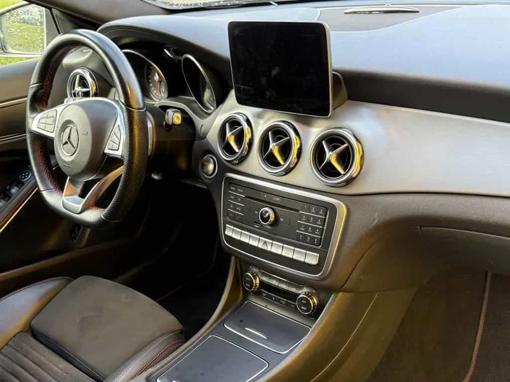 Mercedes-Benz GLA-Class 250 4Matic AMG/PANO 11/2018-photo-18