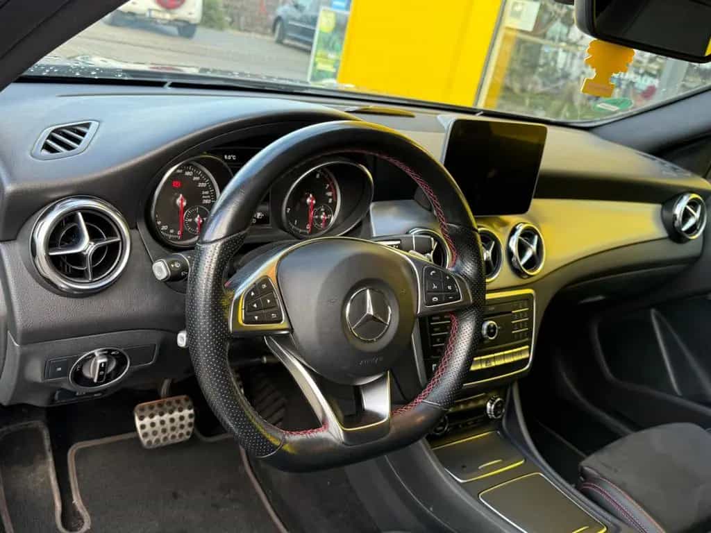 Mercedes-Benz GLA-Class 250 4Matic AMG/PANO 11/2018-photo-19