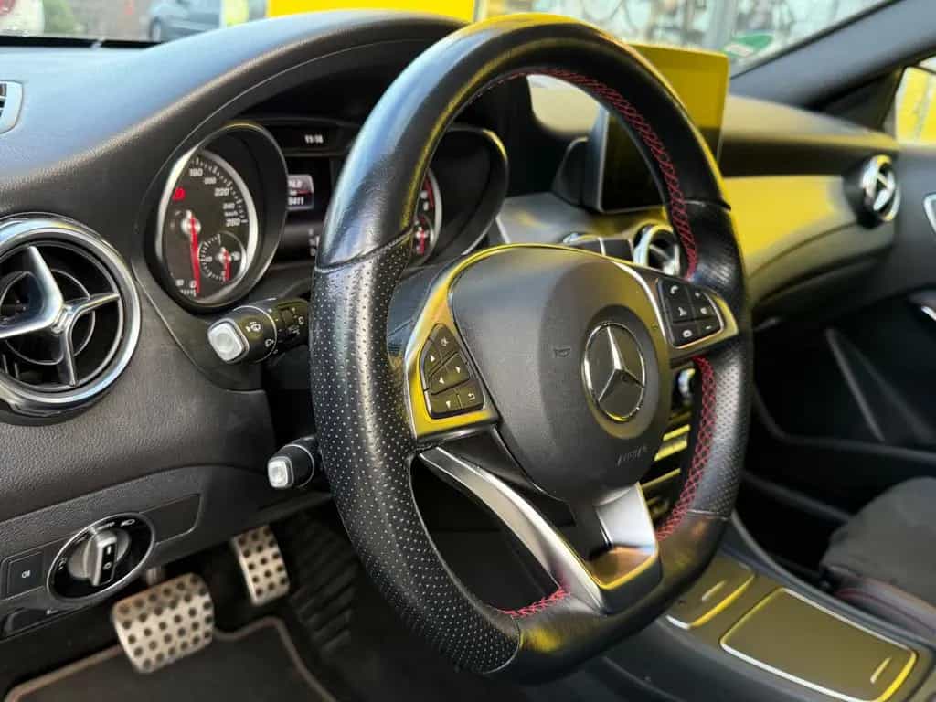 Mercedes-Benz GLA-Class 250 4Matic AMG/PANO 11/2018-photo-22