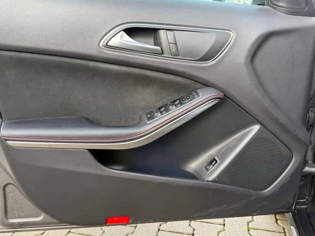 Mercedes-Benz GLA-Class 250 4Matic AMG/PANO 11/2018-photo-23