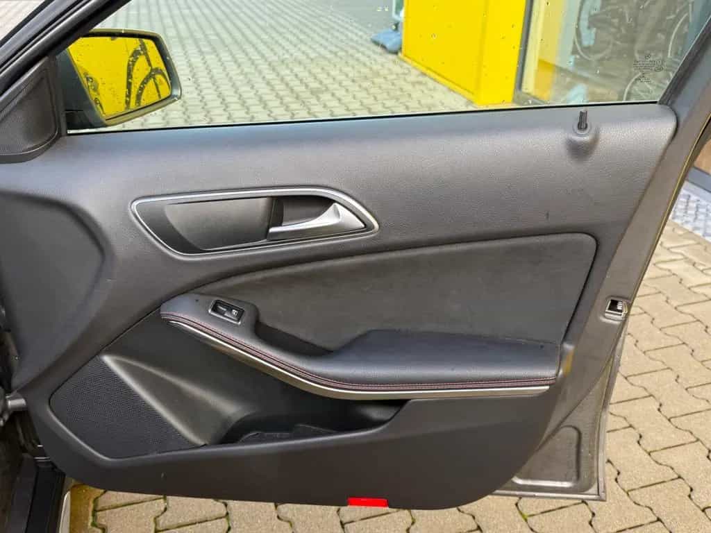 Mercedes-Benz GLA-Class 250 4Matic AMG/PANO 11/2018-photo-24