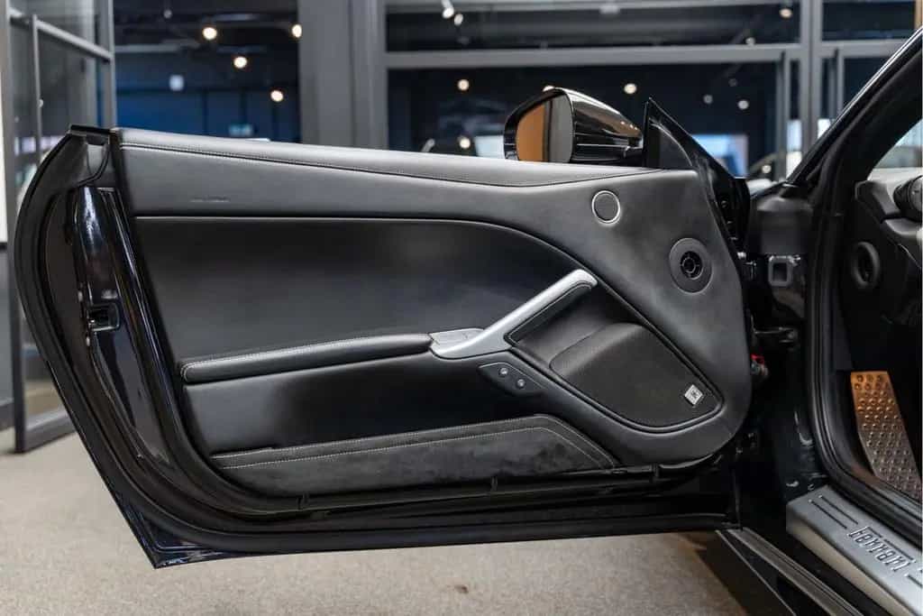 Ferrari F12 Berlinetta HELE FULL Dealer Maintenance 6.3 04/2013-photo-27