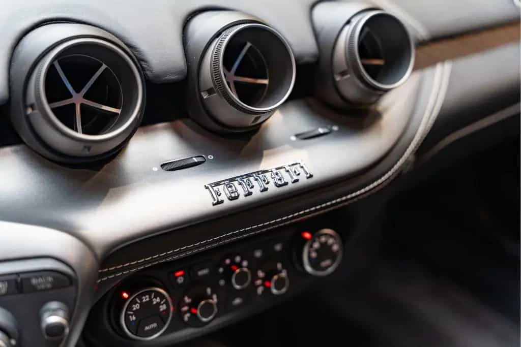 Ferrari F12 Berlinetta HELE FULL Dealer Maintenance 6.3 04/2013-photo-37