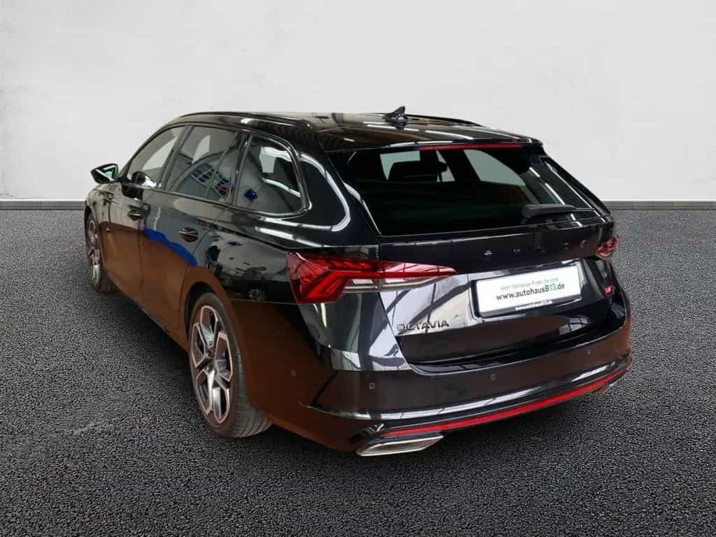 Skoda Octavia Combi RS 2.0 TSI NAVI+ACC+LED+KAMERA+HUD 09/2022-photo-2
