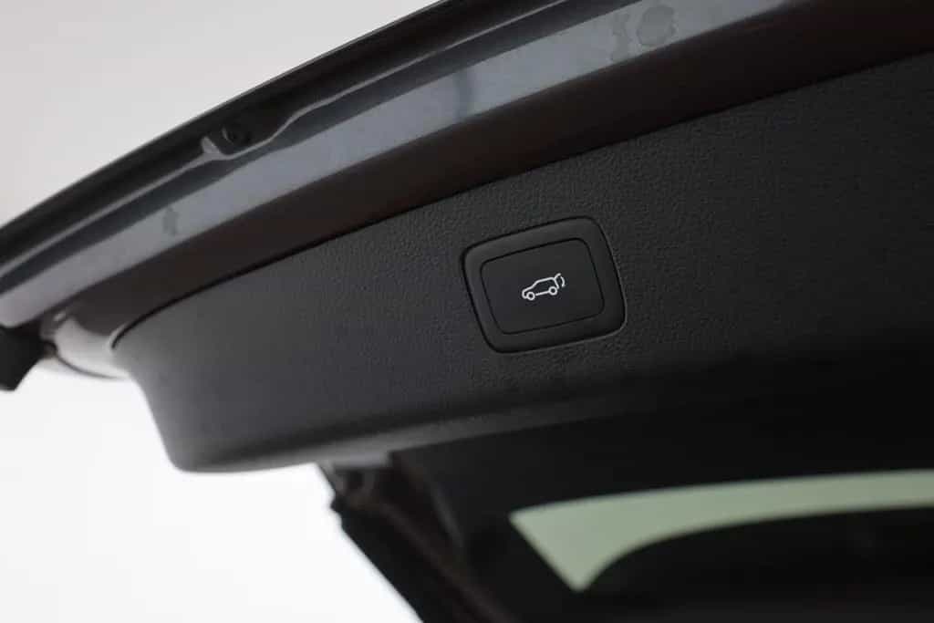 MG HS 1.5 T-GDI Luxury Aut. LED ACC Navi 360° Pano 03/2024-photo-24