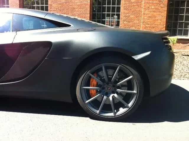 McLaren MP4-12C 3.8 V8 - 04/2012-photo-2
