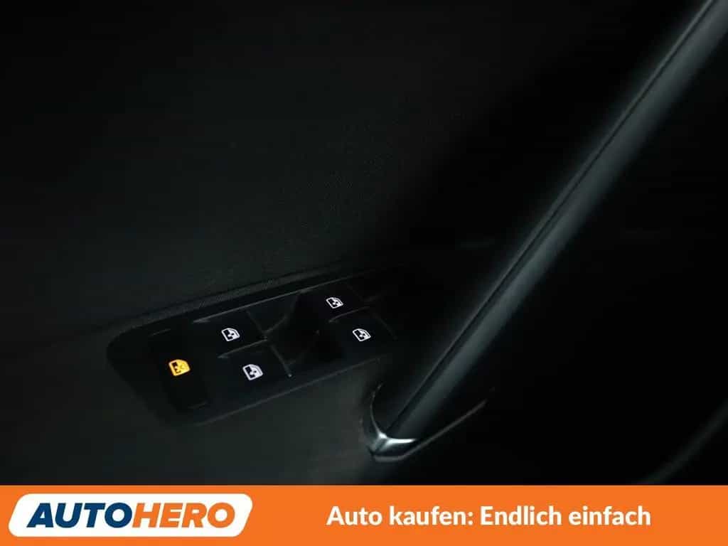 Volkswagen Golf VII 1.4 TSI Highline BlueMotion Aut.*NAVI* 07/2017-photo-25