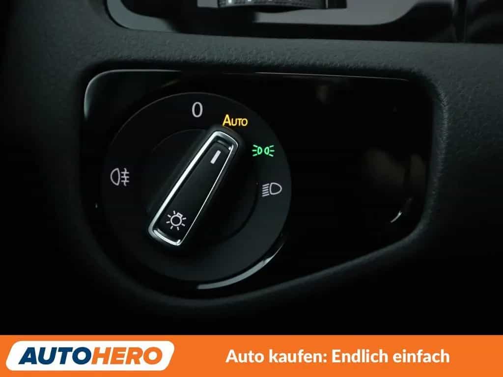 Volkswagen Golf VII 1.4 TSI Highline BlueMotion Aut.*NAVI* 07/2017-photo-26