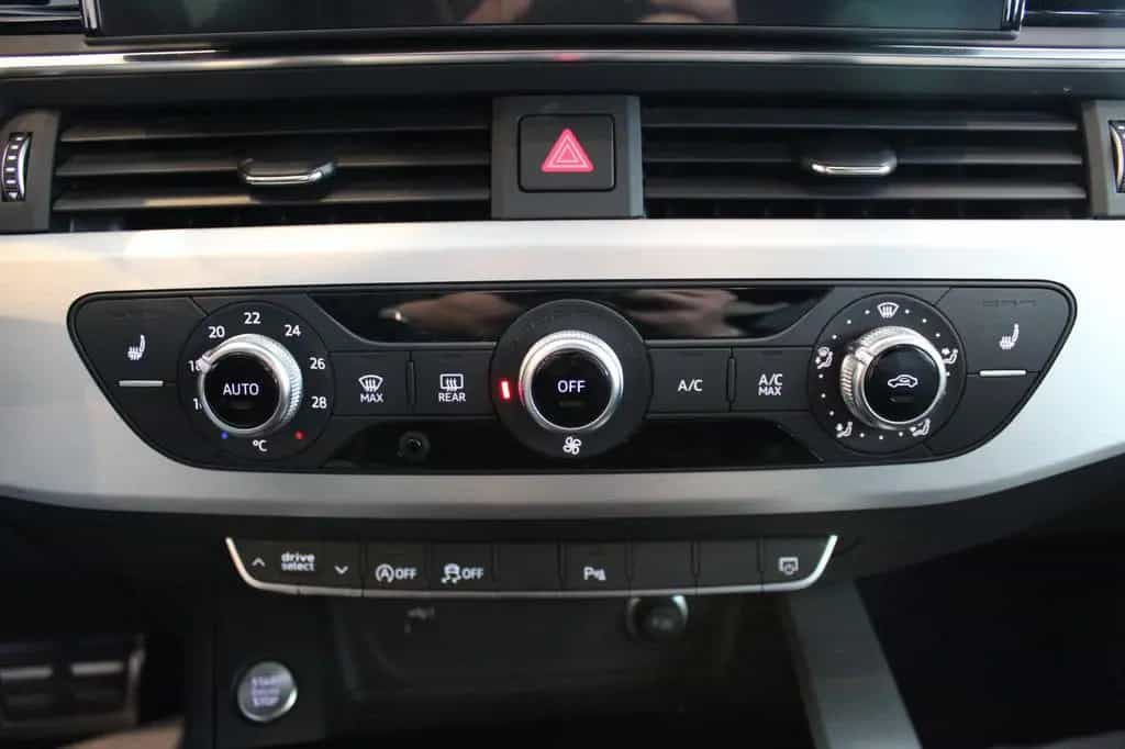 Audi A4 Avant 40 TFSI S tronic quattro S line sport 12/2022-photo-19