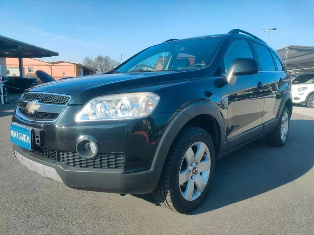 Chevrolet Captiva 2.0 VCDi 2WD 7 POSTI NEOPATENT 08/2010-photo-1