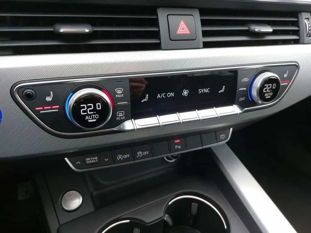 Audi A4 Avant 40 TFSI S tronic S-Line SHZ PDC KAM LED 05/2019-photo-16