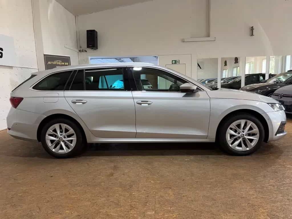 Skoda Octavia Combi Style 2.0TDI DSG/CAM/MATRIX/HEAD-UP 07/2022-photo-5