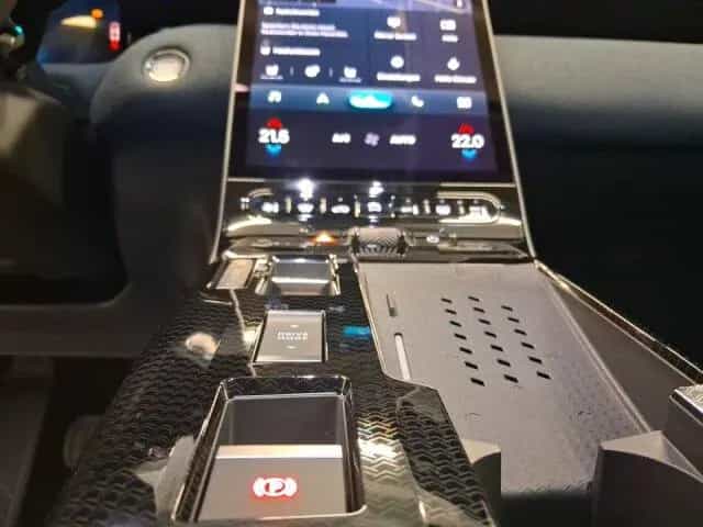 Citroën C5 Aircross PLUS 145 +Navi+LED+Kamera+Pano+ 11/2025-photo-12