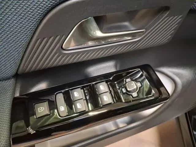 Citroën C5 Aircross PLUS 145 +Navi+LED+Kamera+Pano+ 11/2025-photo-6
