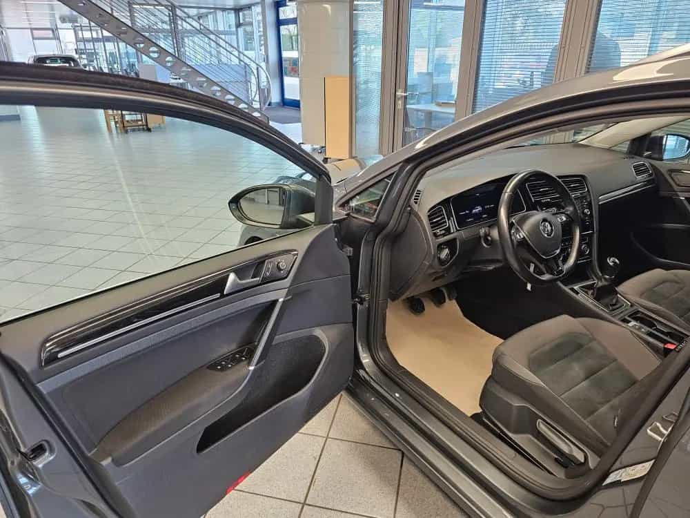 Volkswagen Golf Highline LED,PDC,Navi,Sitzheizung 04/2018-photo-24
