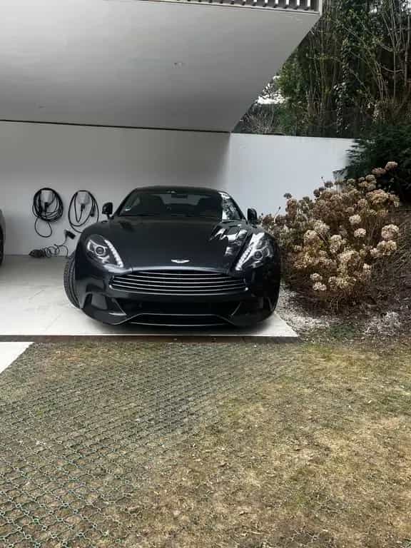 Aston Martin Vanquish V12-6.0l 11/2017-photo-1