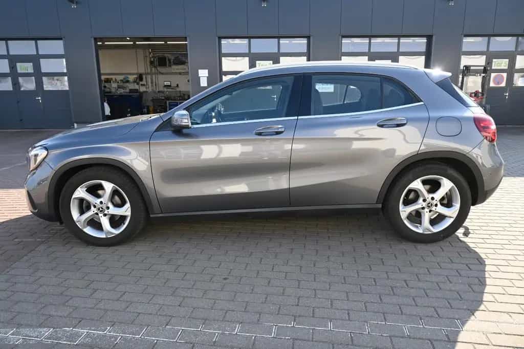 Mercedes-Benz GLA 180 Schalter Urban*Navi*RFK*AHK 09/2019-photo-1