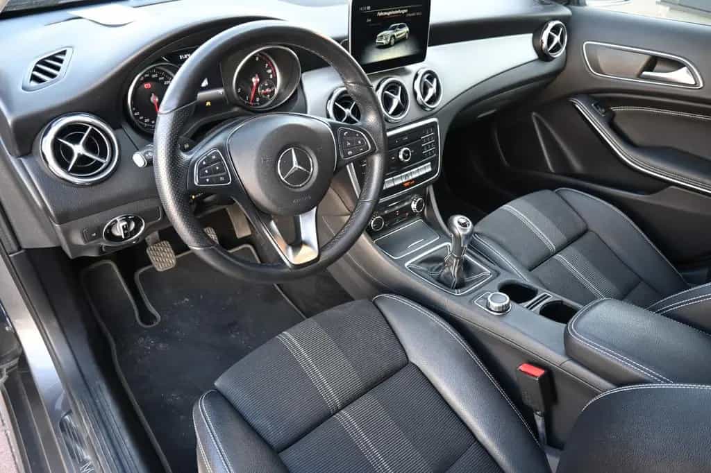Mercedes-Benz GLA 180 Schalter Urban*Navi*RFK*AHK 09/2019-photo-12