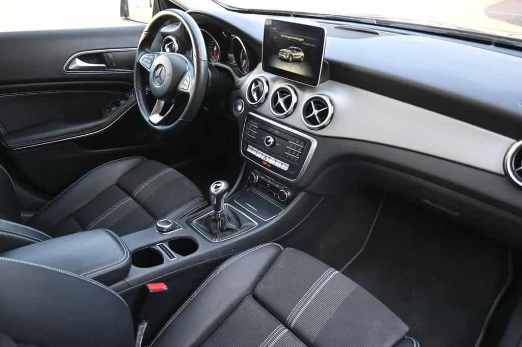 Mercedes-Benz GLA 180 Schalter Urban*Navi*RFK*AHK 09/2019-photo-13