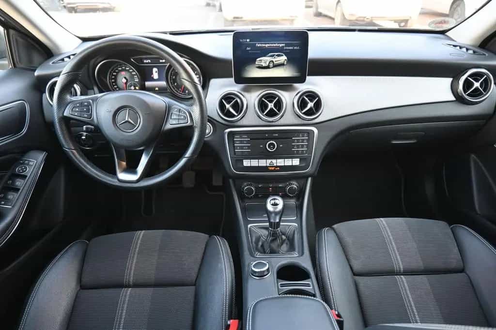 Mercedes-Benz GLA 180 Schalter Urban*Navi*RFK*AHK 09/2019-photo-17