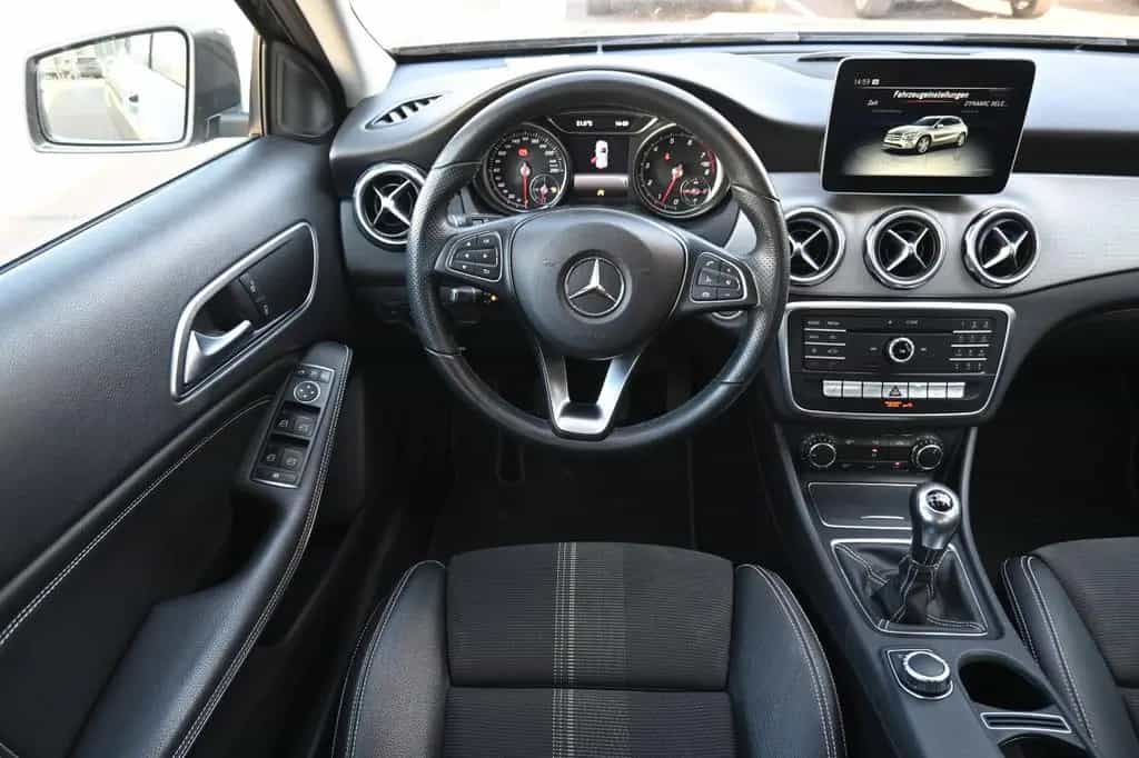 Mercedes-Benz GLA 180 Schalter Urban*Navi*RFK*AHK 09/2019-photo-18