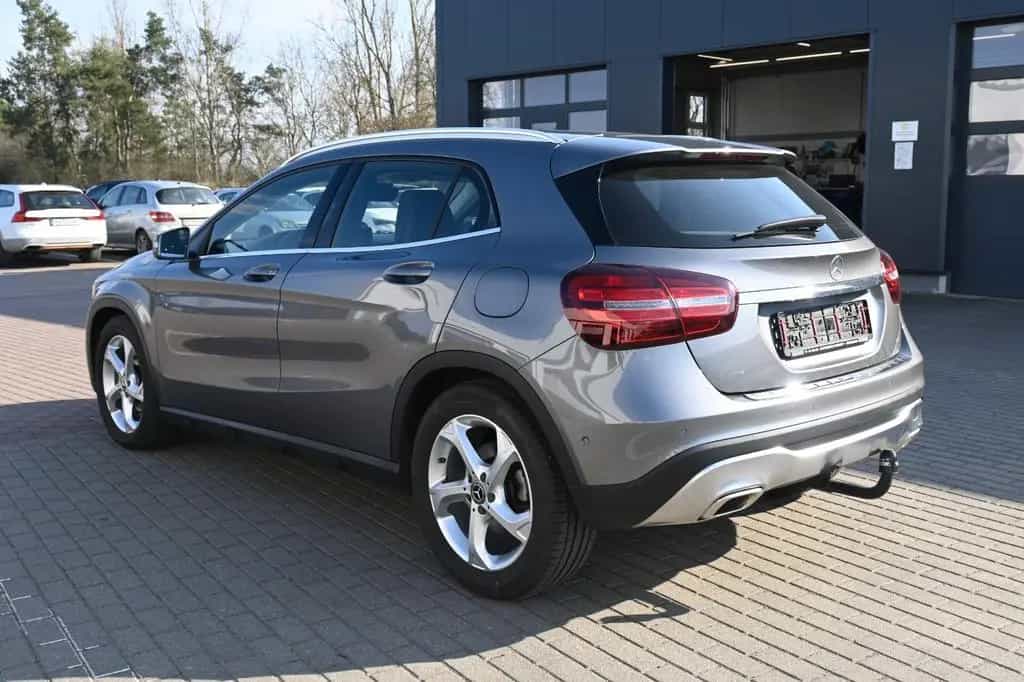 Mercedes-Benz GLA 180 Schalter Urban*Navi*RFK*AHK 09/2019-photo-2