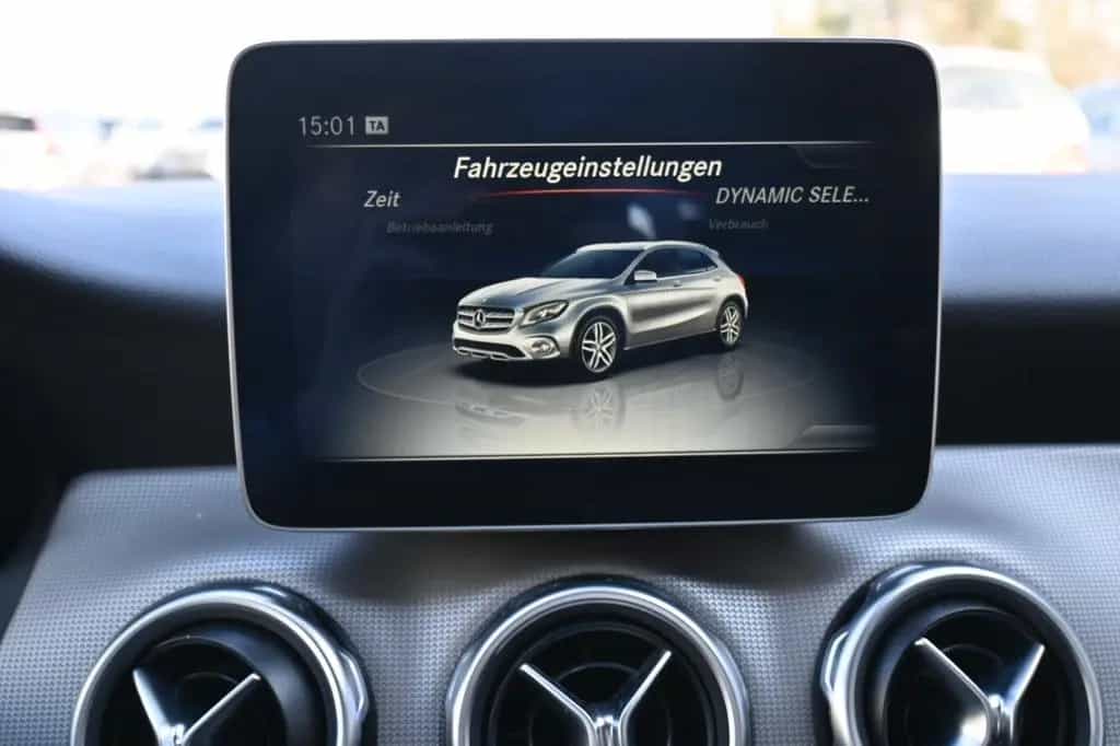Mercedes-Benz GLA 180 Schalter Urban*Navi*RFK*AHK 09/2019-photo-20