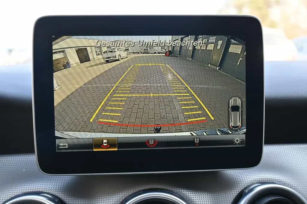 Mercedes-Benz GLA 180 Schalter Urban*Navi*RFK*AHK 09/2019-photo-21