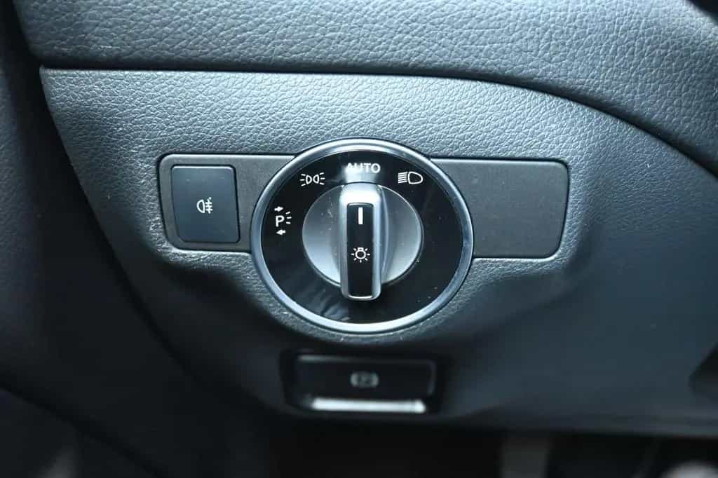 Mercedes-Benz GLA 180 Schalter Urban*Navi*RFK*AHK 09/2019-photo-26