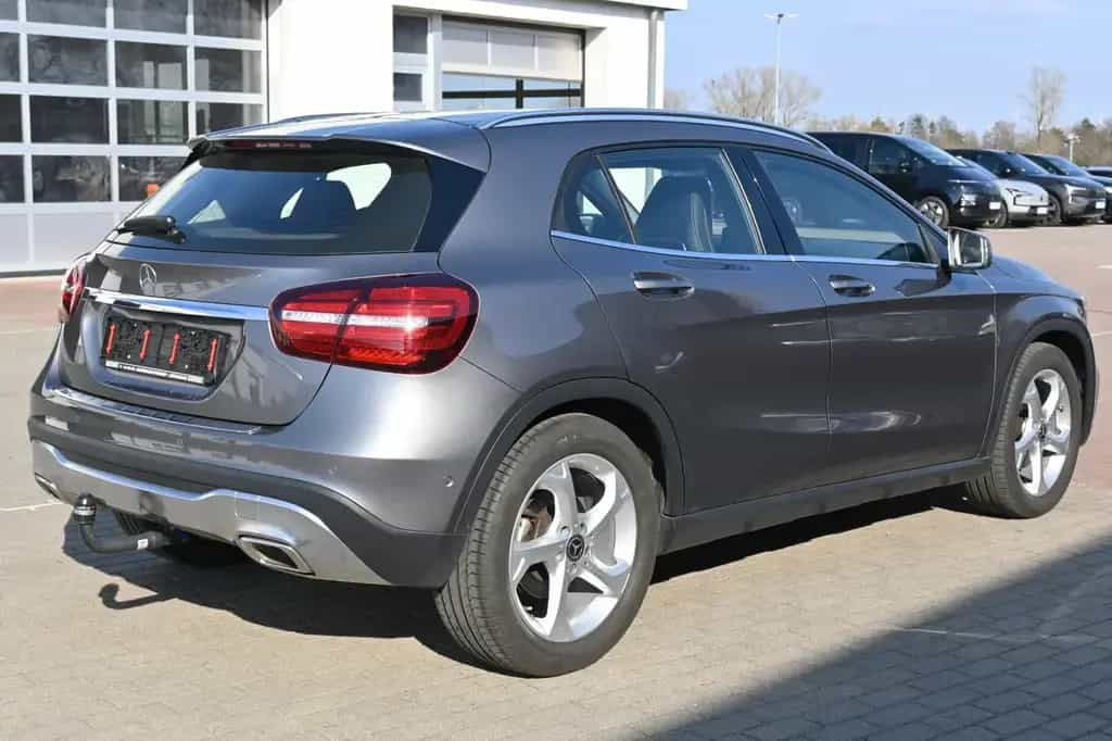 Mercedes-Benz GLA 180 Schalter Urban*Navi*RFK*AHK 09/2019-photo-4