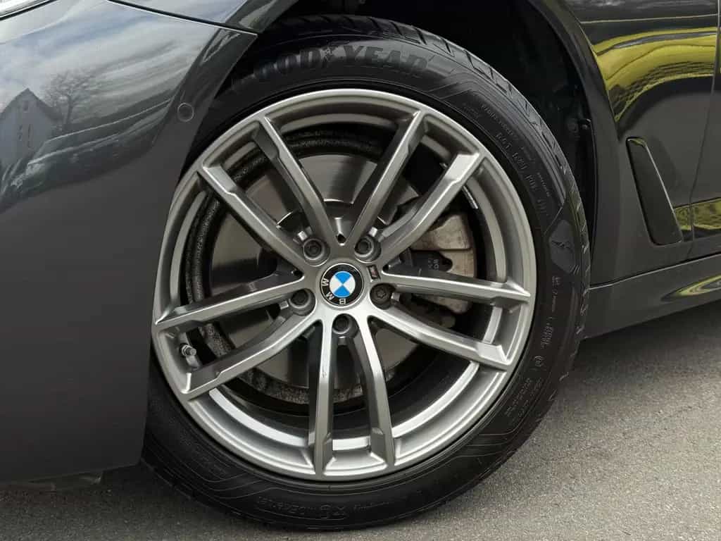 BMW 520 d M-Sport Aut GRA Navi LED SHZ PDC Sportfahrw 10/2019-photo-1