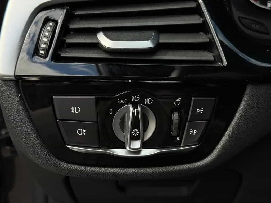 BMW 520 d M-Sport Aut GRA Navi LED SHZ PDC Sportfahrw 10/2019-photo-13