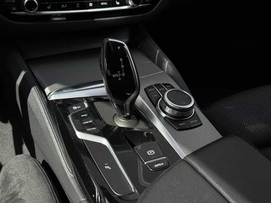 BMW 520 d M-Sport Aut GRA Navi LED SHZ PDC Sportfahrw 10/2019-photo-21