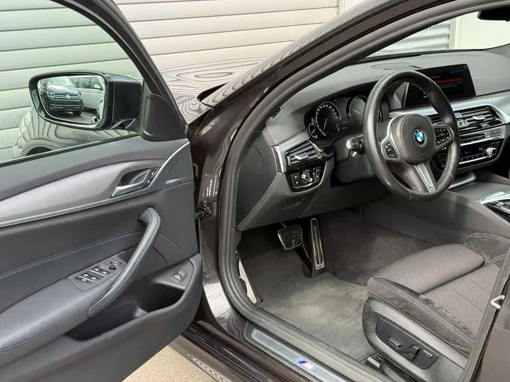 BMW 520 d M-Sport Aut GRA Navi LED SHZ PDC Sportfahrw 10/2019-photo-9