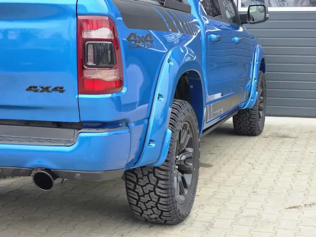 Dodge RAM 1500 5.7 4x4 Laramie Pano LED 12´´ El. Steps 06/2021-photo-15