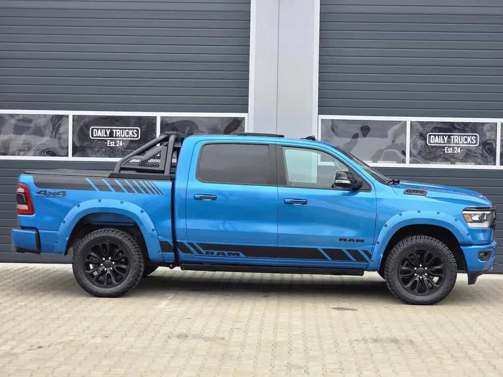 Dodge RAM 1500 5.7 4x4 Laramie Pano LED 12´´ El. Steps 06/2021-photo-16